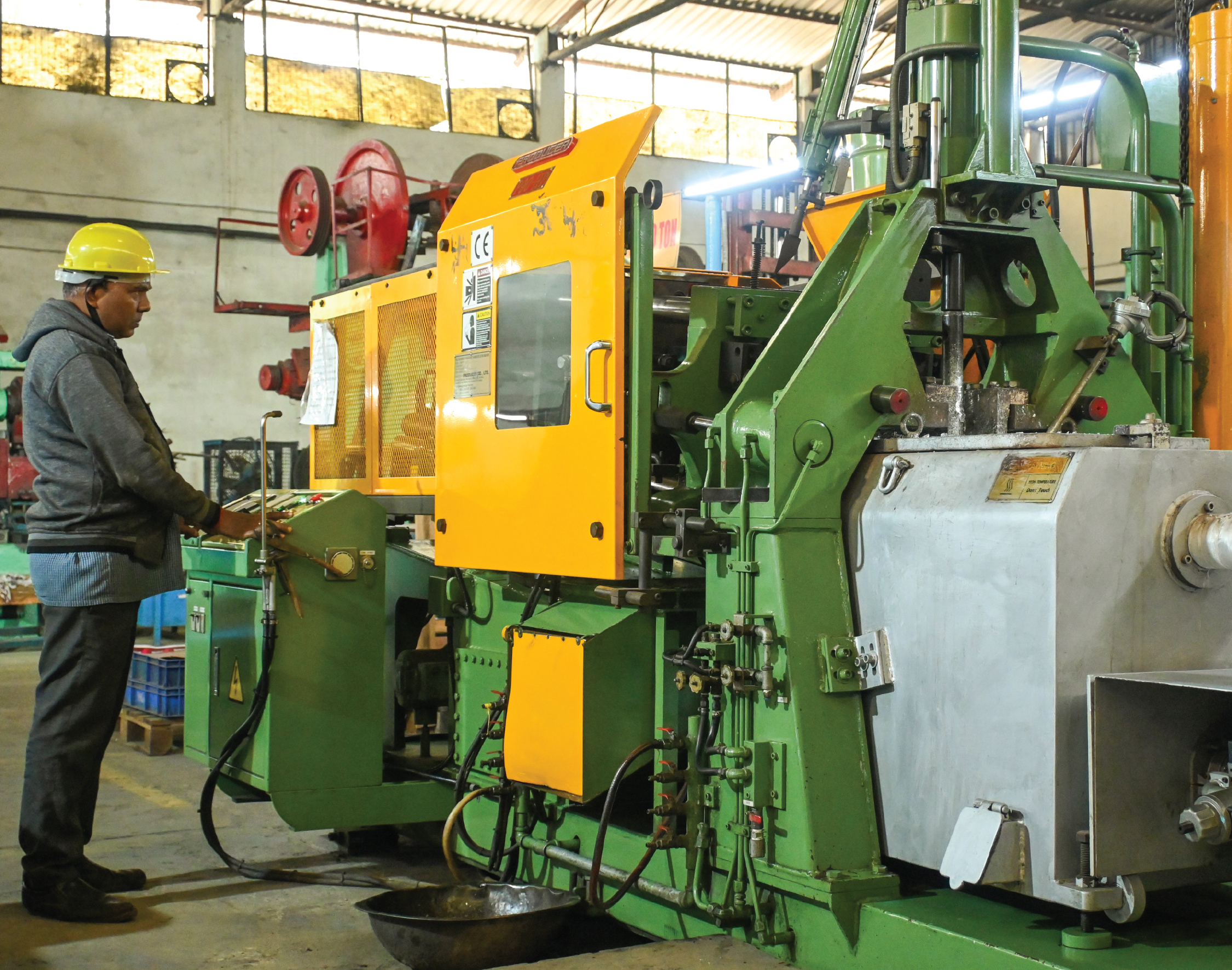 Die casting process with molten metal injected into a steel mold